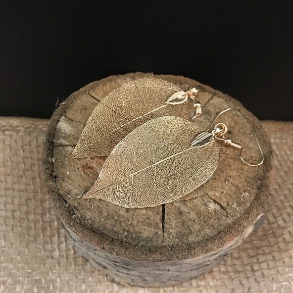 Jewelry - Gorgeous Gold Leaf Earrings